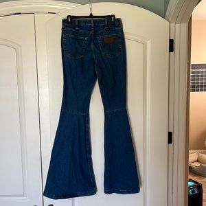 Wrangler High Rise Trumpet Flare (28 waist by 36 length)